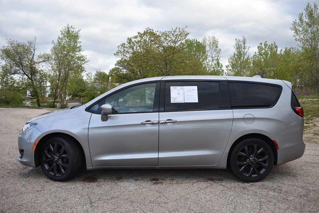 Used 2019 Chrysler Pacifica Touring Plus w/ S Appearance Package FWD image 3