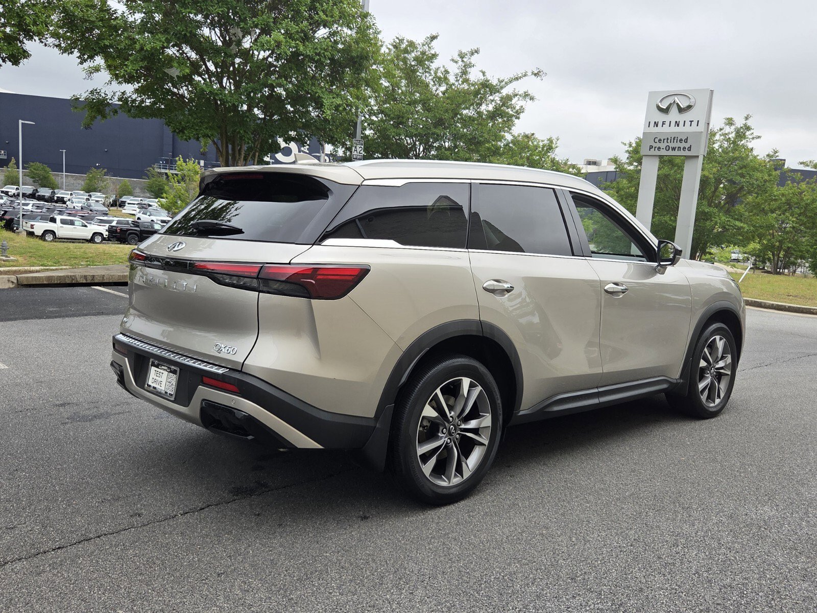 Used 2023 INFINITI QX60 Luxe w/ Cargo Package AWD/4WD image 6