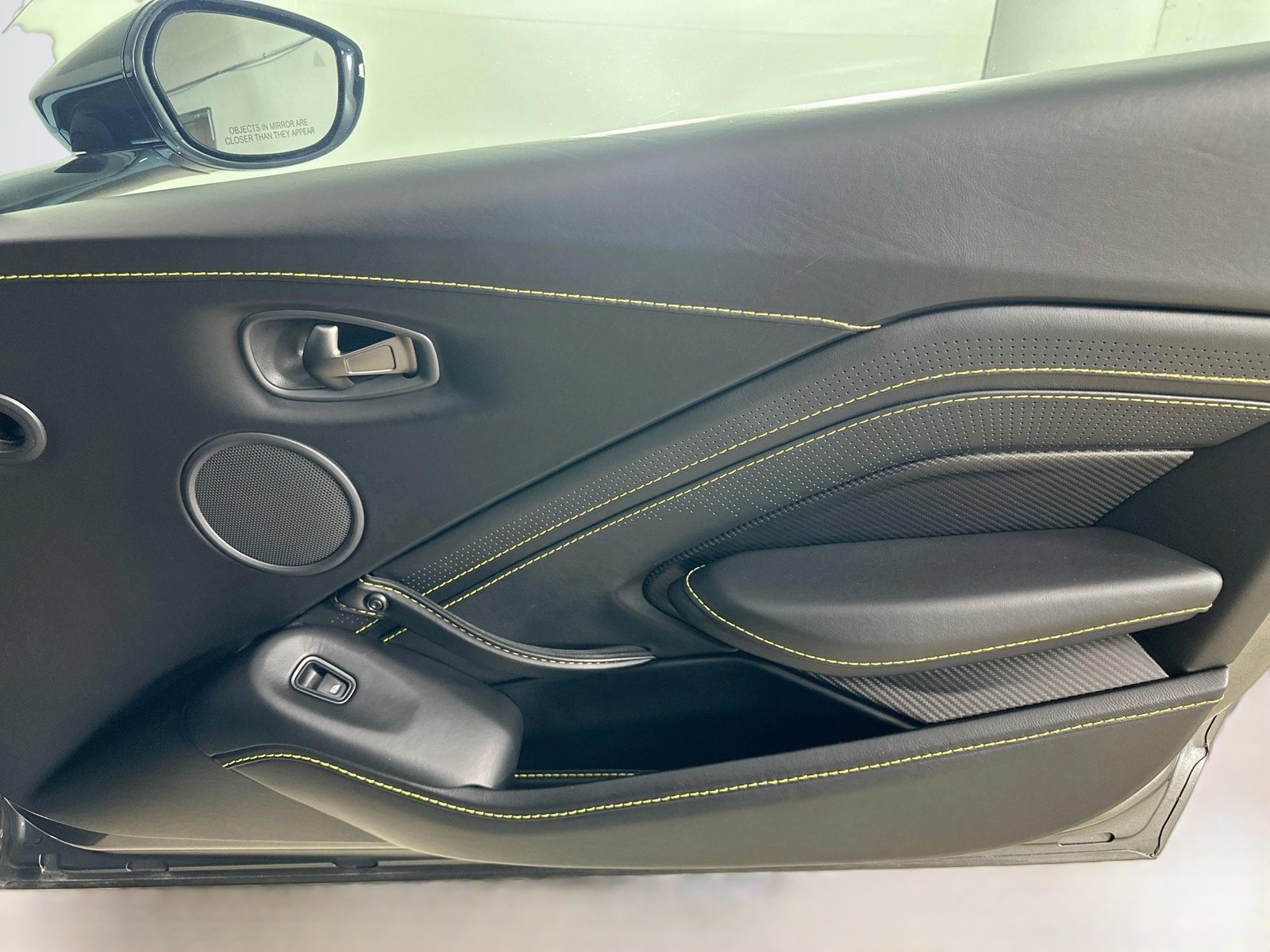 Used 2019 Aston Martin V8 Vantage Coupe RWD image 34