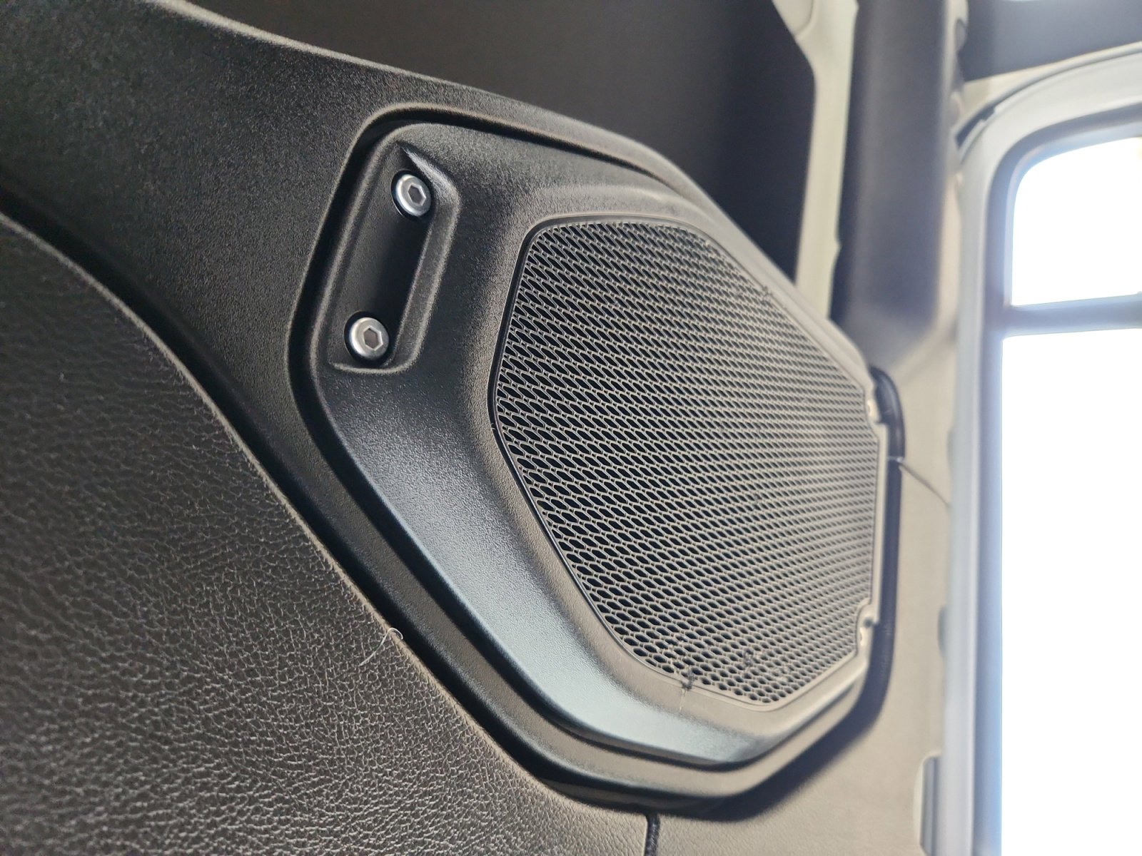 Used 2020 Jeep Wrangler Unlimited Sahara image 27