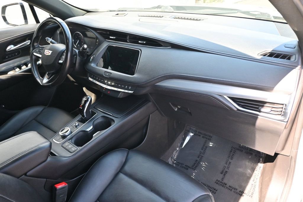 Used 2022 Cadillac XT4 Premium Luxury w/ Safety Alert Package image 8