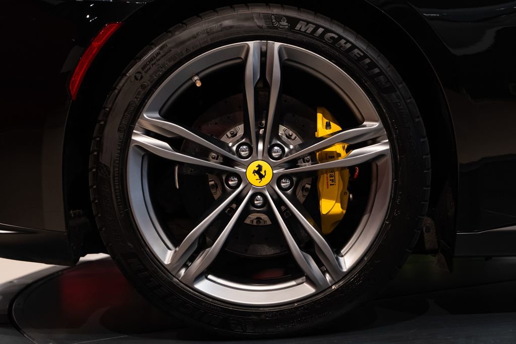 Used 2019 Ferrari GTC4Lusso AWD/4WD image 15