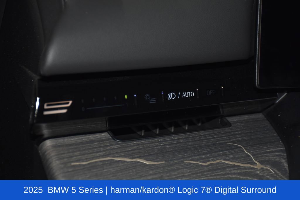 Used 2025 BMW 530i xDrive w/ Premium Package image 9