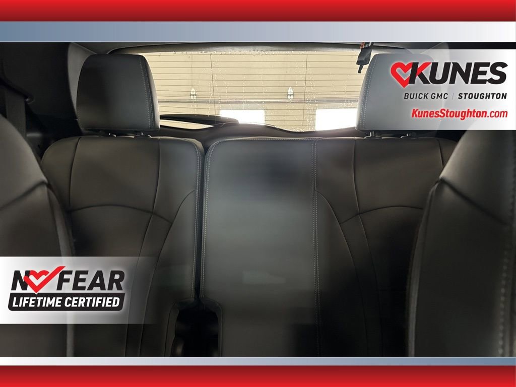 Used 2024 Buick Enclave Essence image 39
