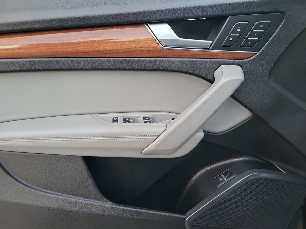 Used 2022 Audi Q5 2.0T Premium Plus w/ Premium Plus Package image 10