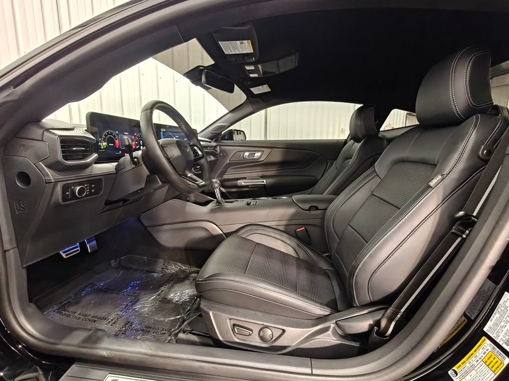 Used 2025 Ford Mustang Premium RWD image 27