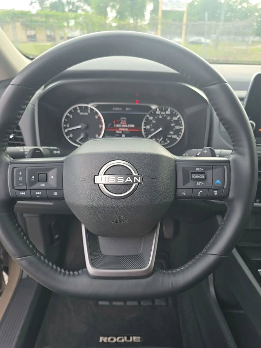 Used 2025 Nissan Rogue SV image 9