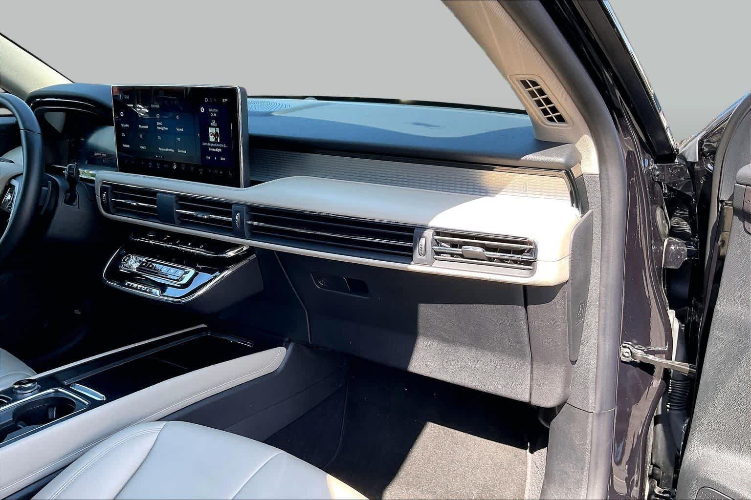 Used 2025 Lincoln Corsair FWD image 17