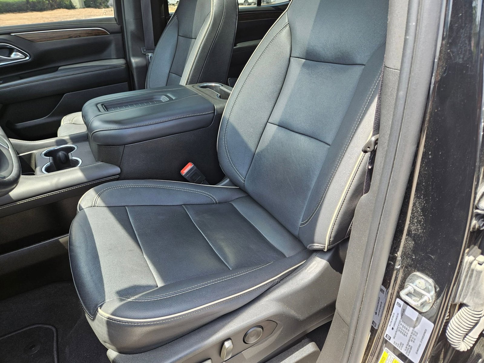 Used 2022 Chevrolet Tahoe Premier AWD/4WD image 21