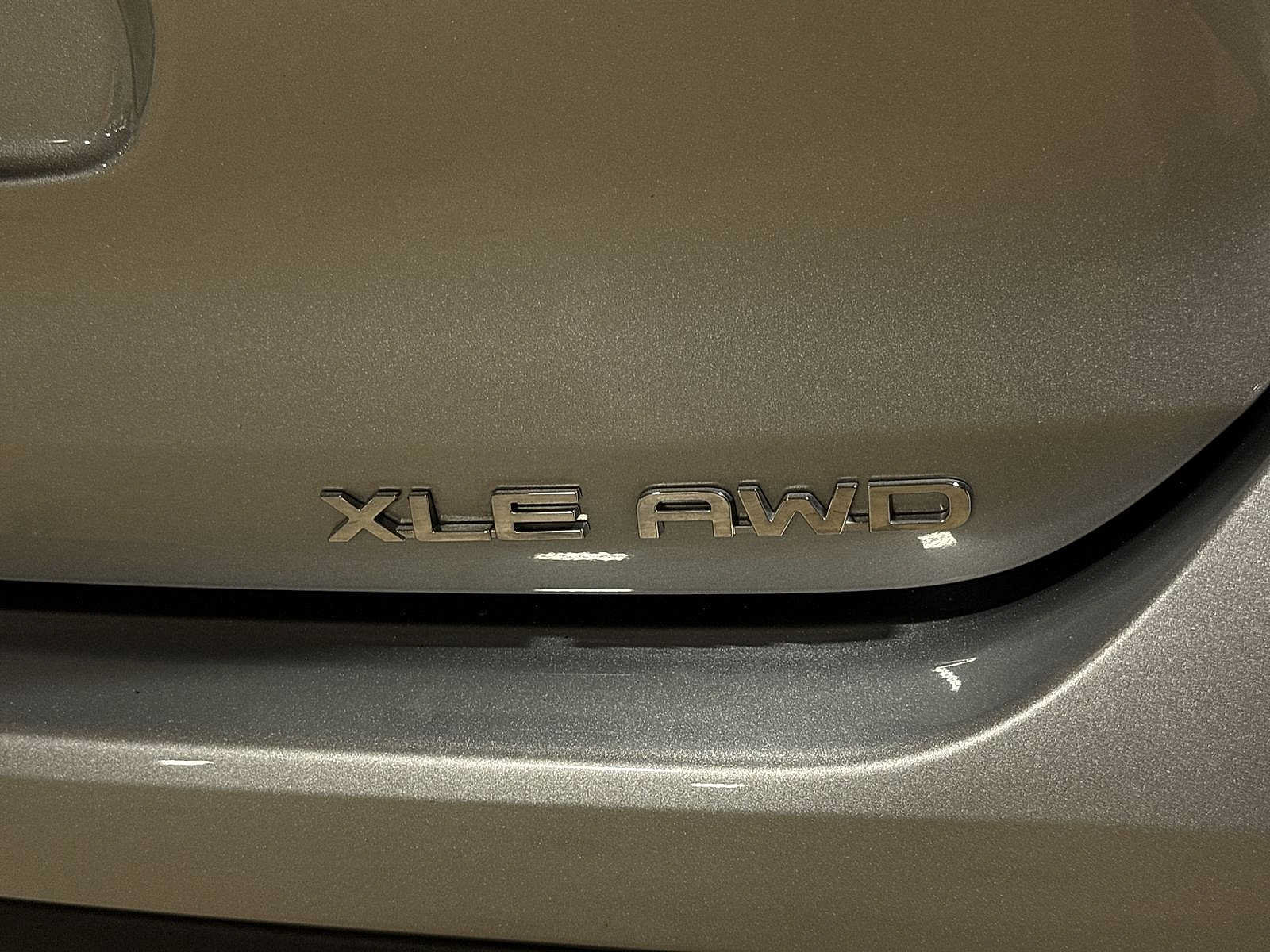 Used 2022 Toyota Highlander XLE AWD/4WD image 28
