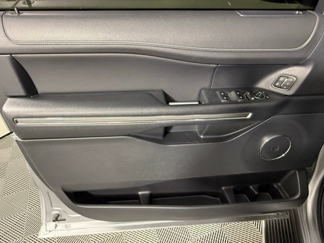 Used 2022 Ford Expedition XLT image 16