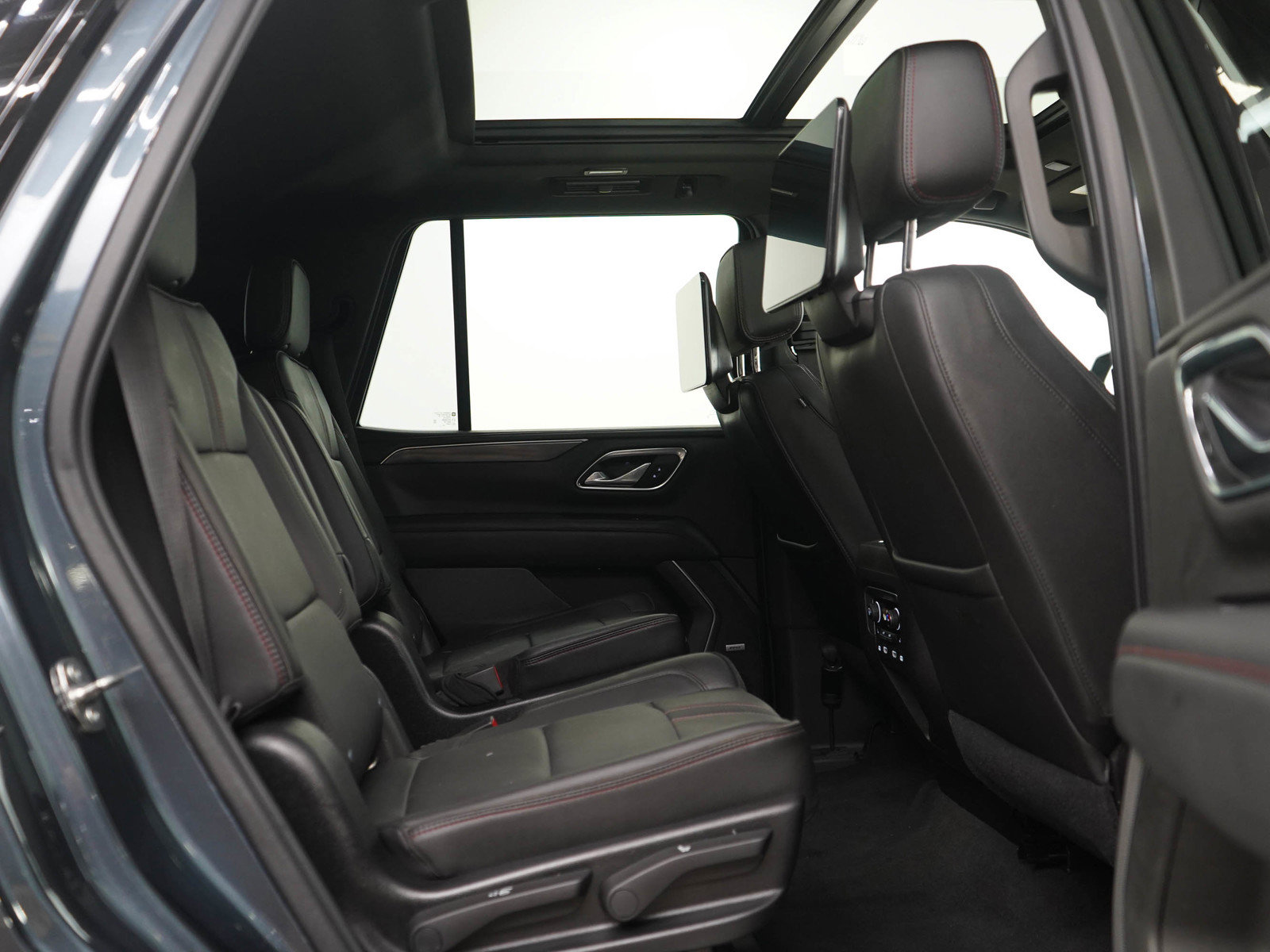 Used 2021 Chevrolet Tahoe RST w/ Luxury Package AWD/4WD image 13