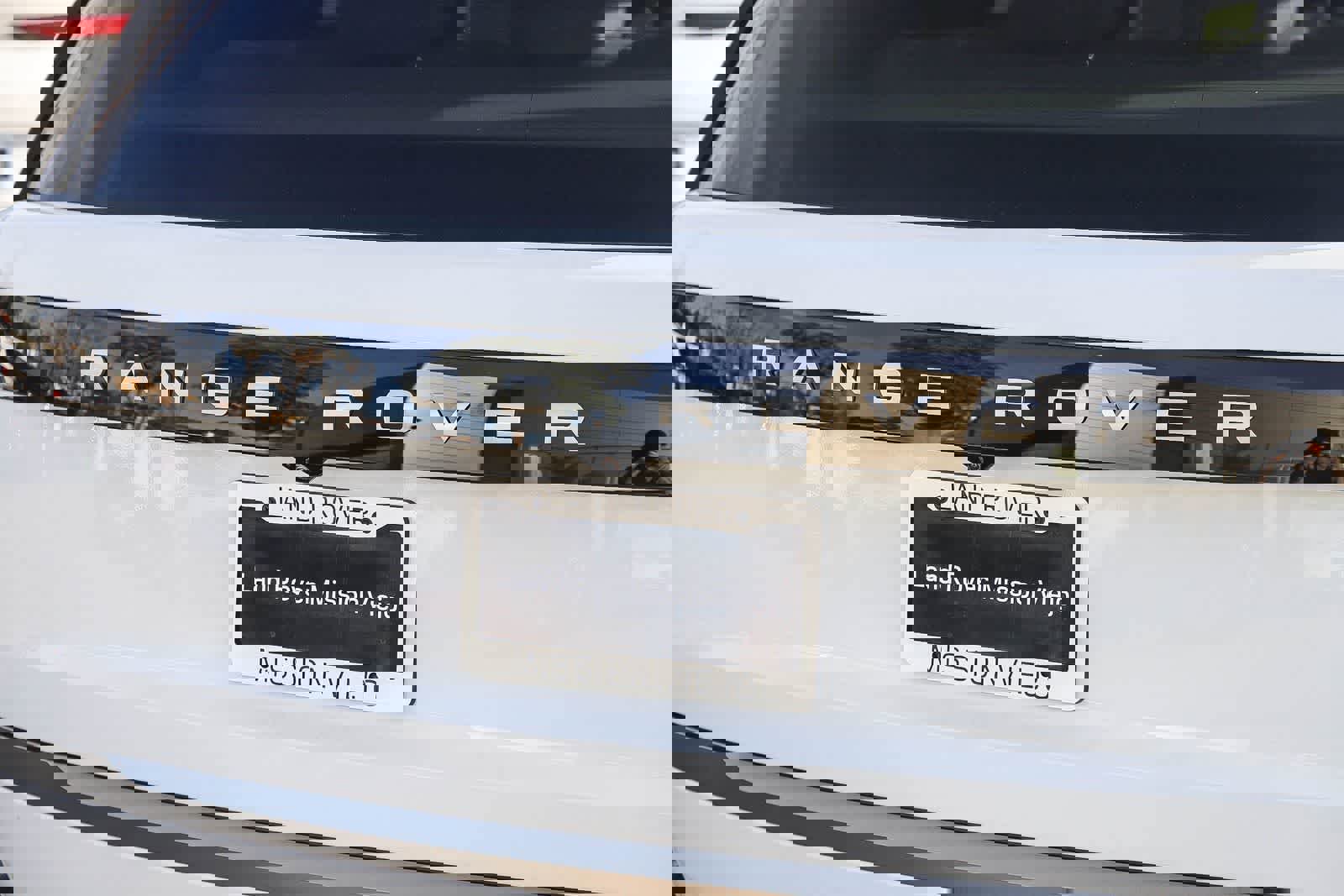 New 2026 Land Rover Range Rover SE image 8