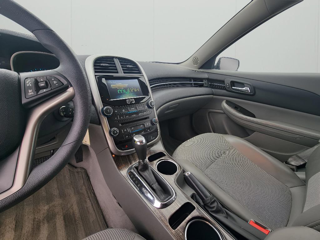 Used 2016 Chevrolet Malibu LT image 17