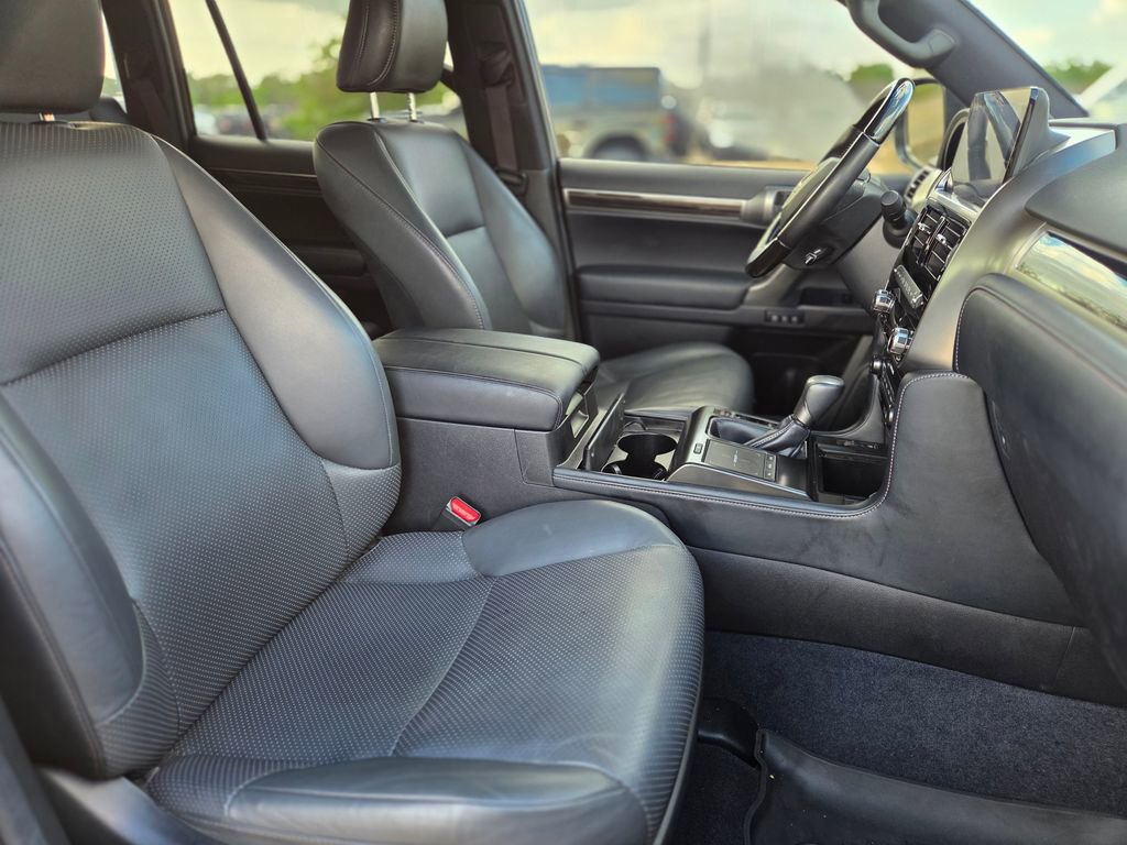 Used 2023 Lexus GX 460 Luxury w/ Accessory Package AWD/4WD image 10