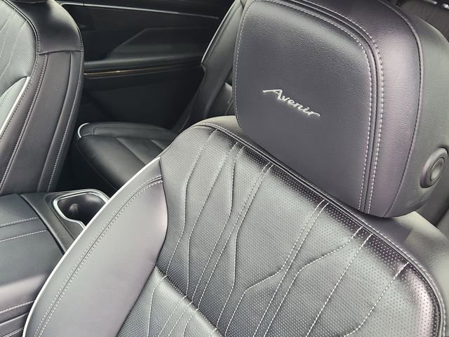 Used 2025 Buick Enclave Avenir image 23