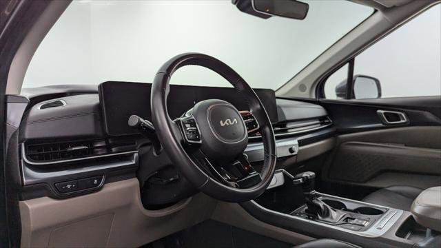 Used 2025 Kia Carnival LXS image 26