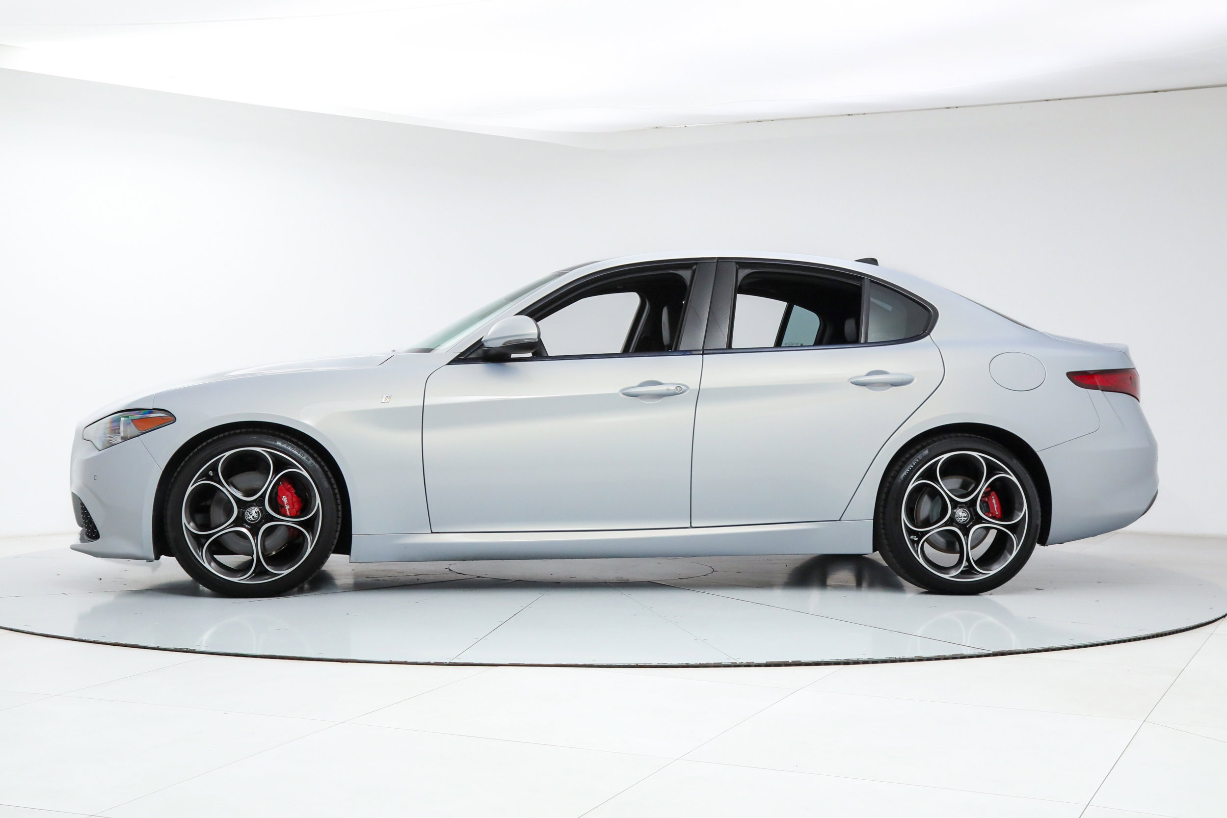 Used 2023 Alfa Romeo Giulia Ti w/ Active Assist Plus Package image 2