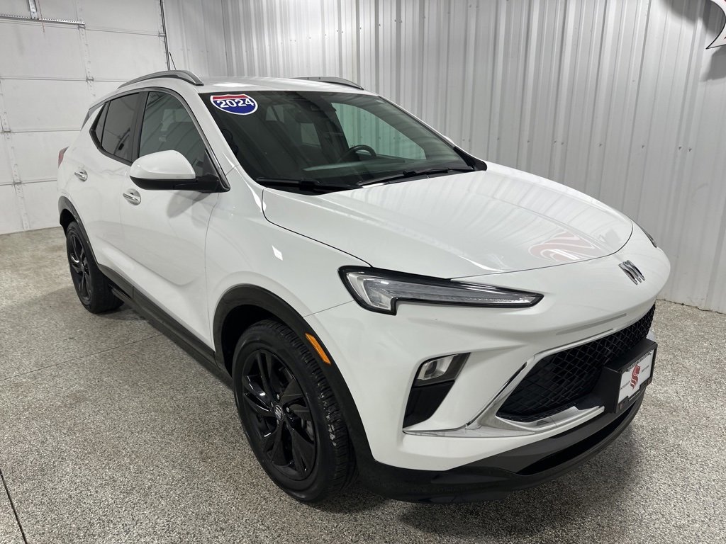 Used 2024 Buick Encore GX Sport Touring image 2