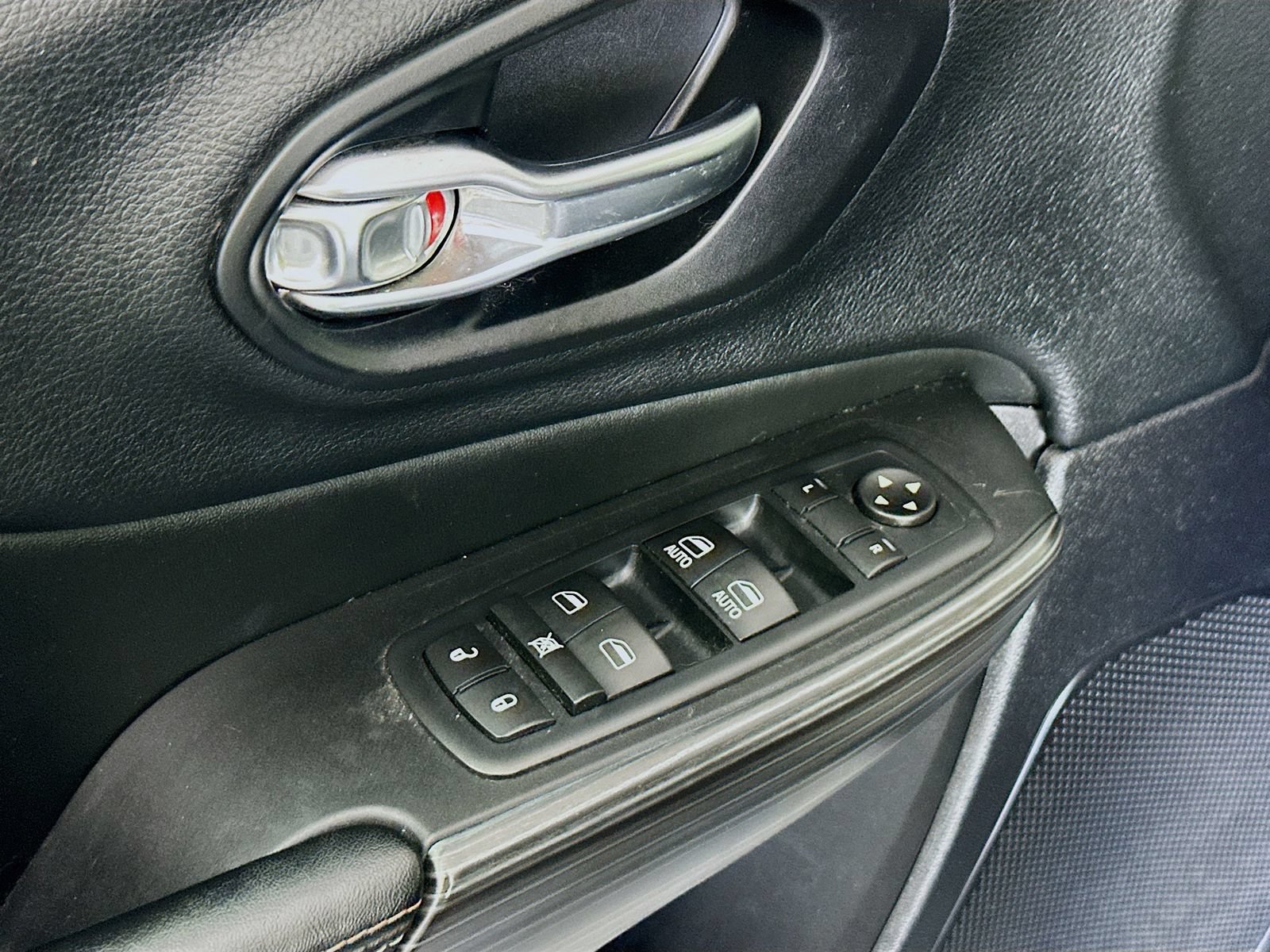 Used 2017 Jeep Cherokee 75th Anniversary AWD/4WD image 18