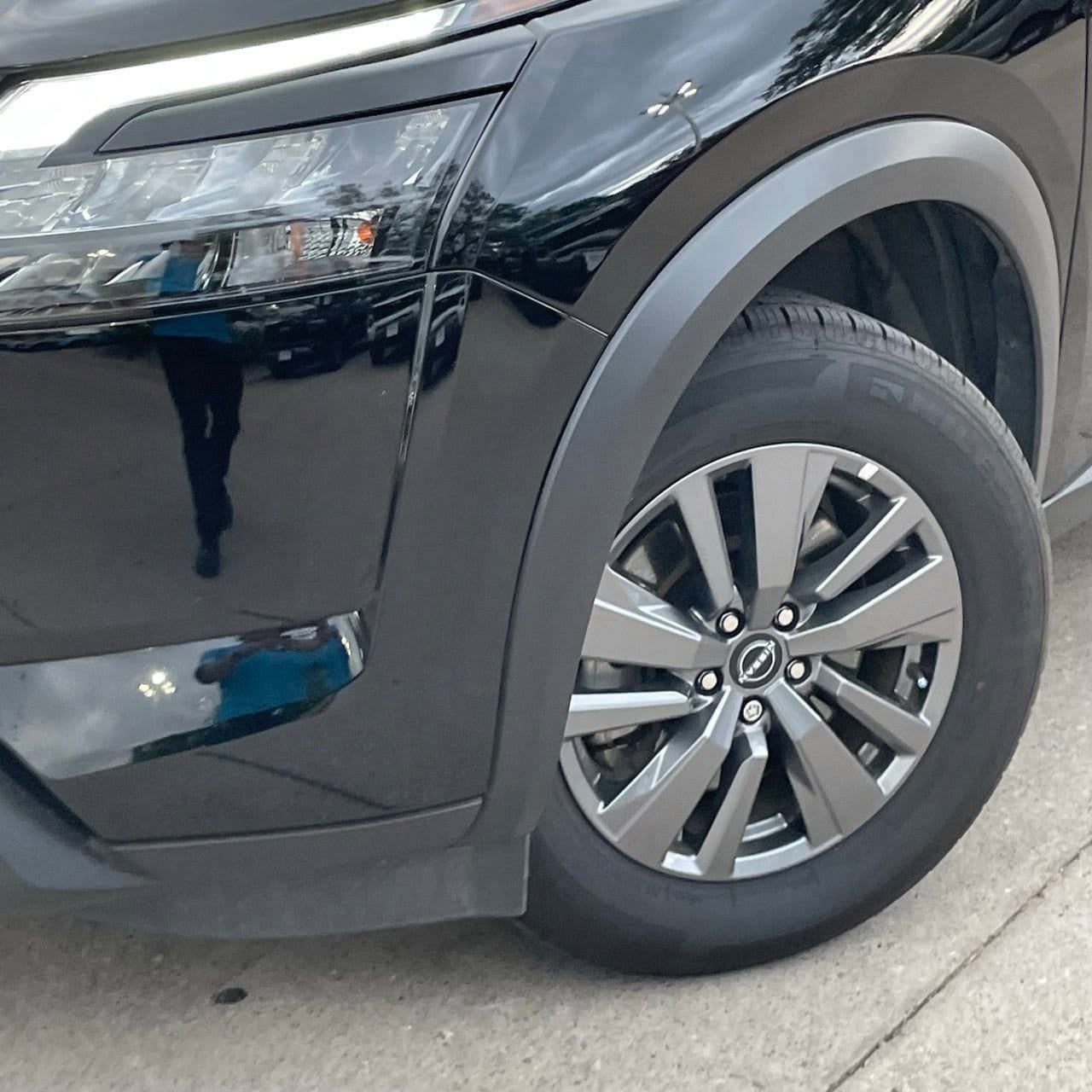 Used 2024 Nissan Pathfinder SV FWD image 9