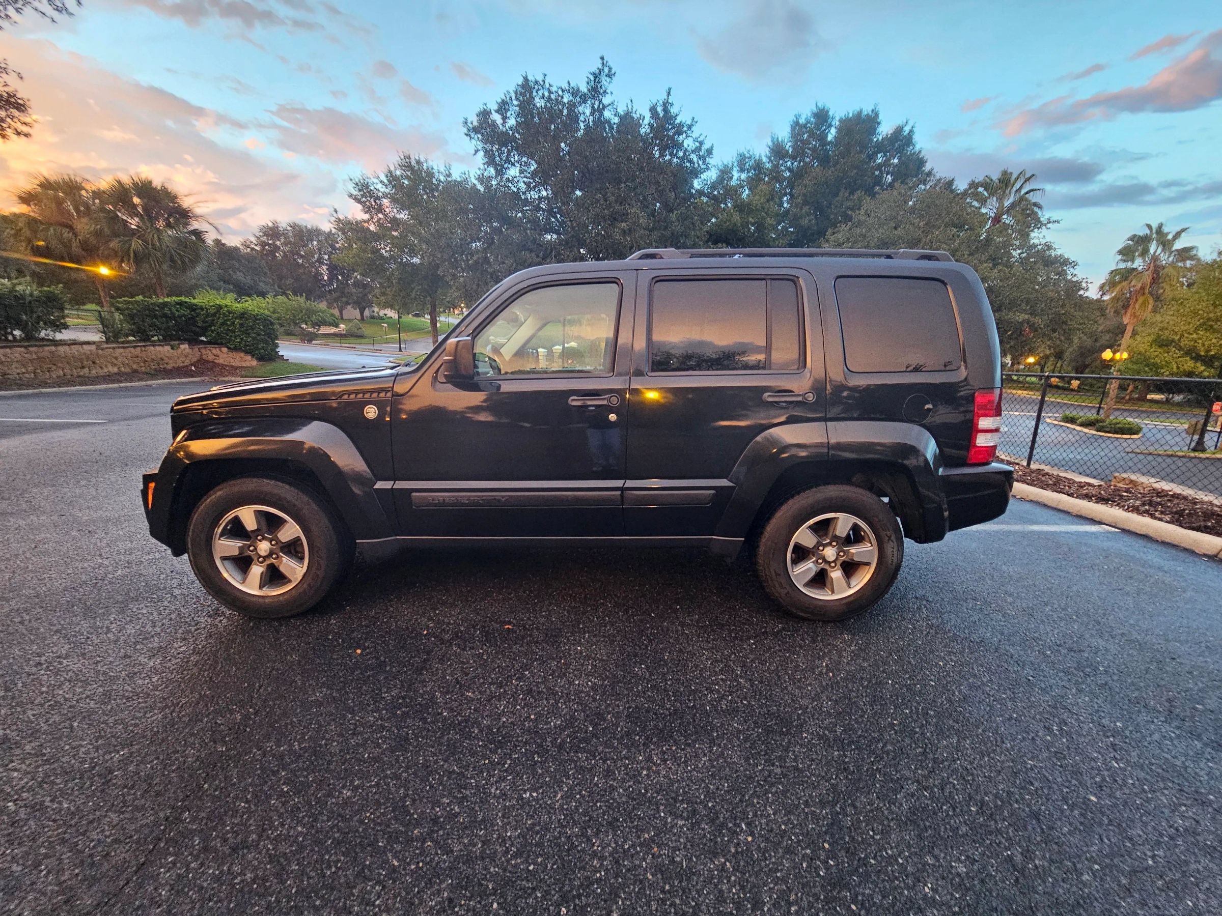 Used 2008 Jeep Liberty Sport w/ Popular Equipment Group AWD/4WD image 4