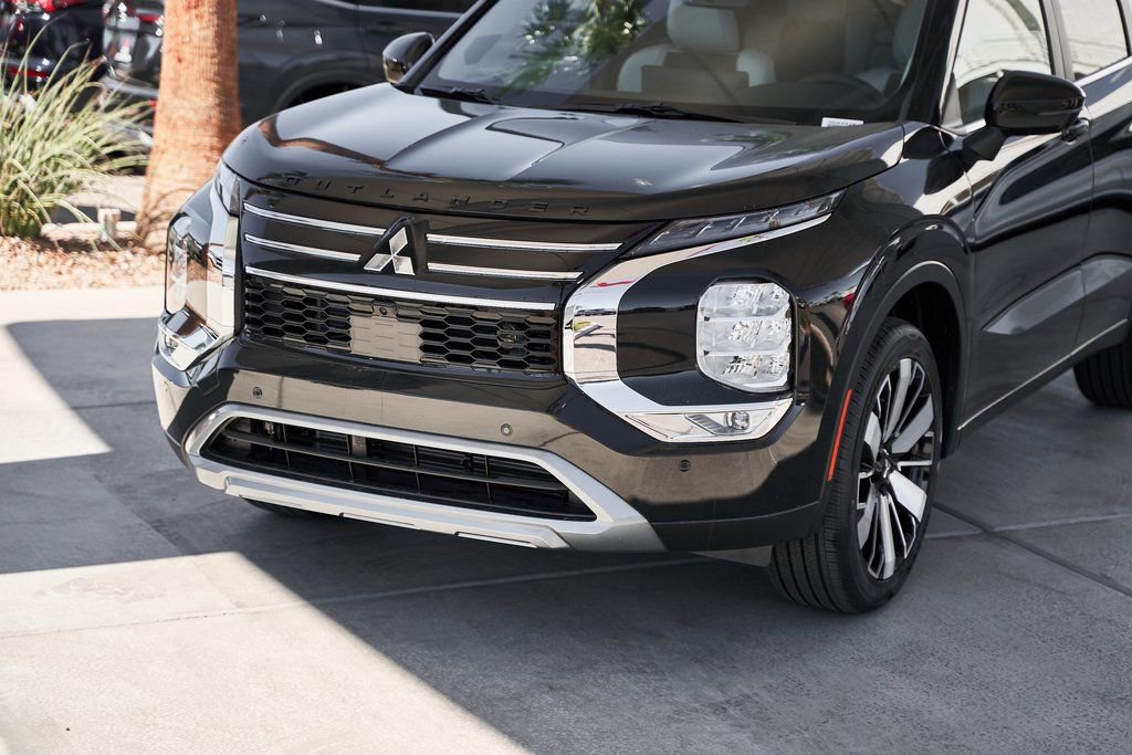 Used 2025 Mitsubishi Outlander SE FWD image 5