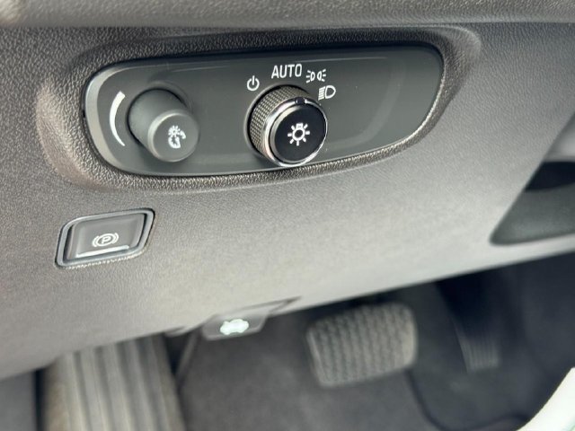 Used 2023 GMC Terrain SLE AWD/4WD image 23