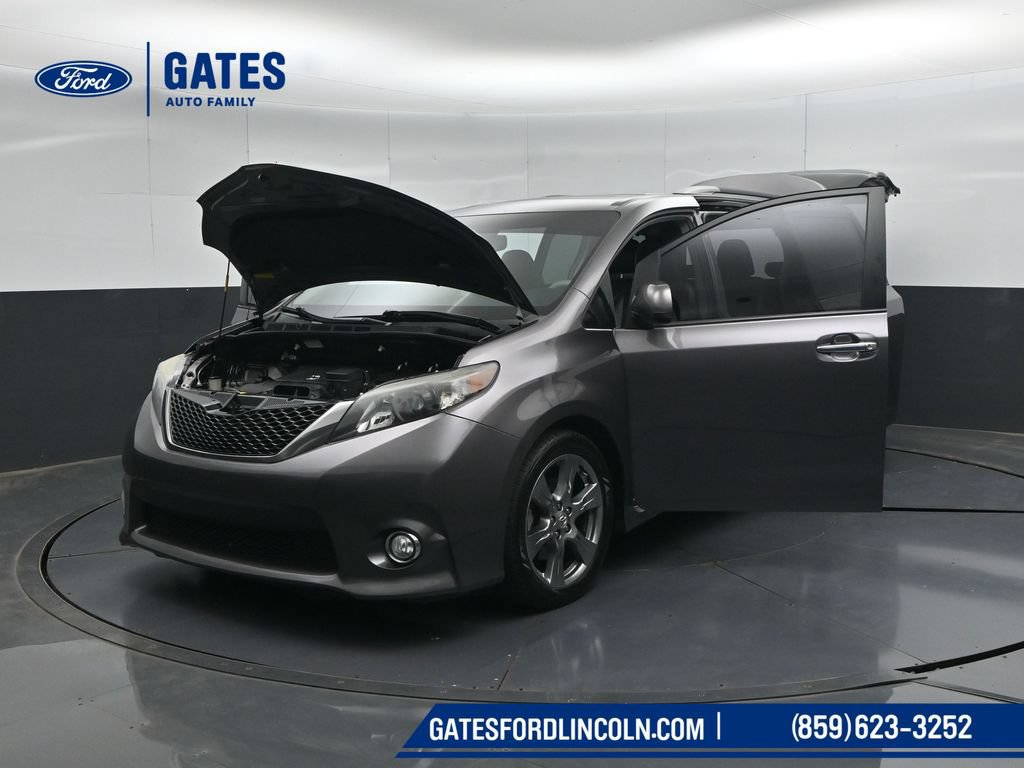 Used 2014 Toyota Sienna SE FWD image 56