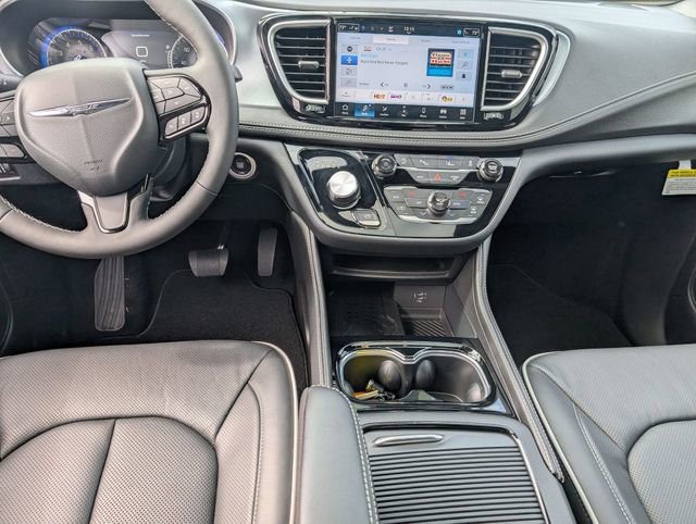 New 2026 Chrysler Pacifica Limited image 25