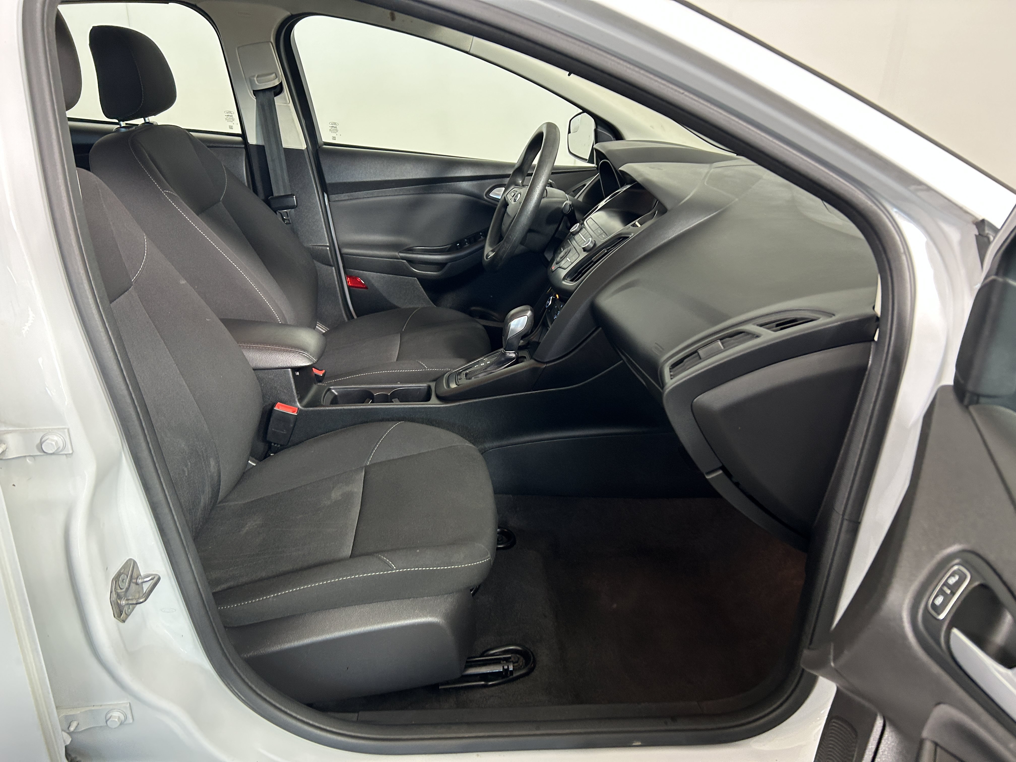 Used 2018 Ford Focus SE FWD image 23
