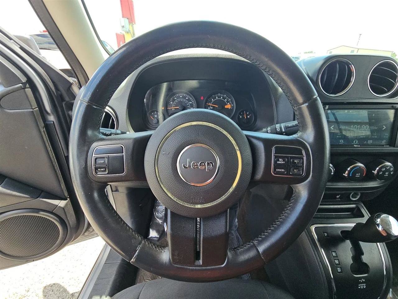 Used 2015 Jeep Patriot Latitude AWD/4WD image 16