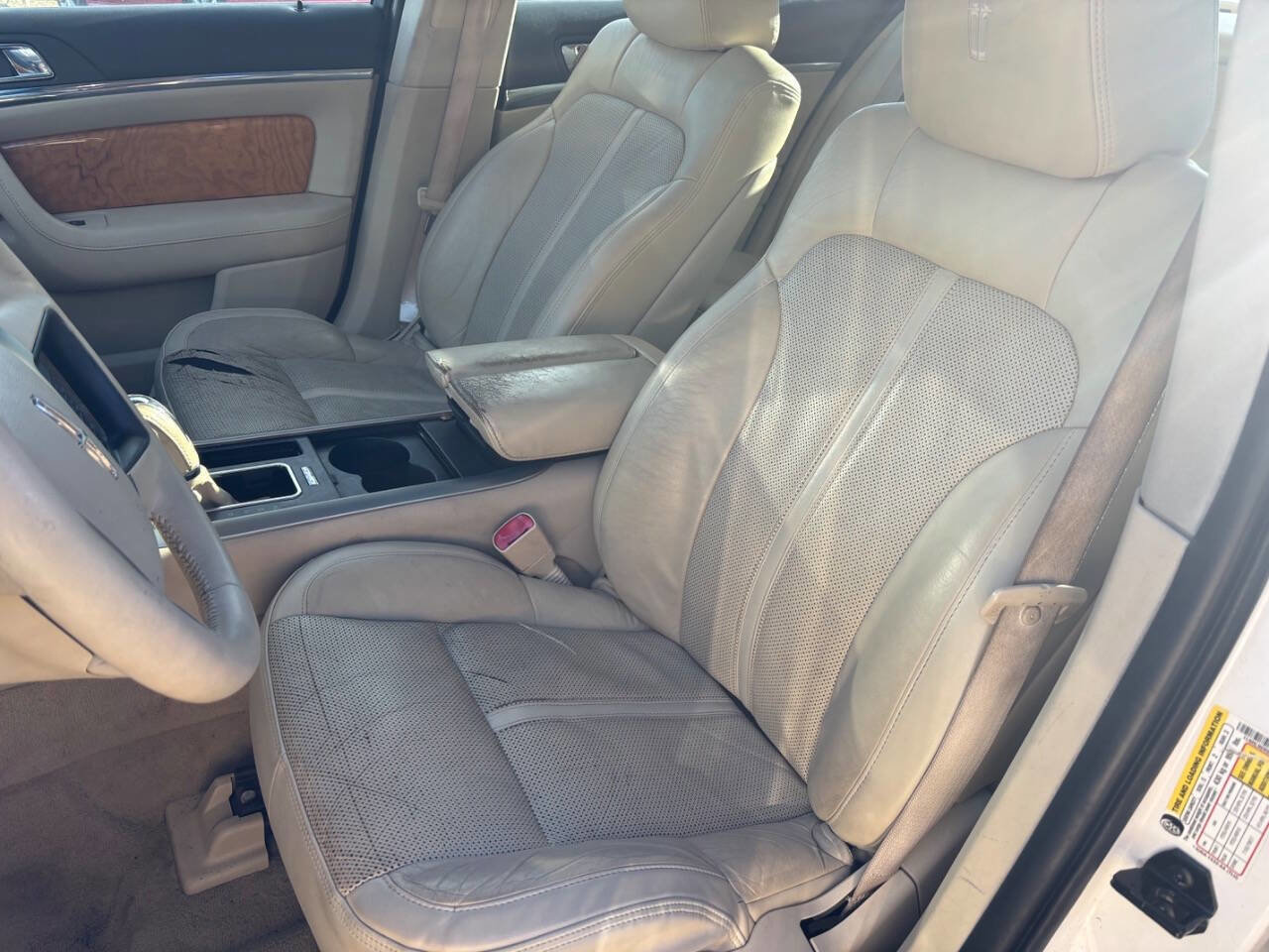 Used 2010 Lincoln MKS image 9