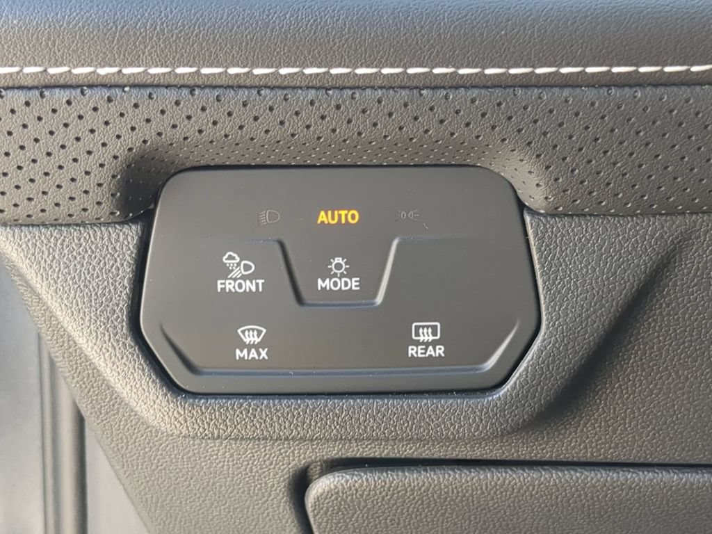 Used 2025 Volkswagen Atlas Cross Sport SE FWD image 27