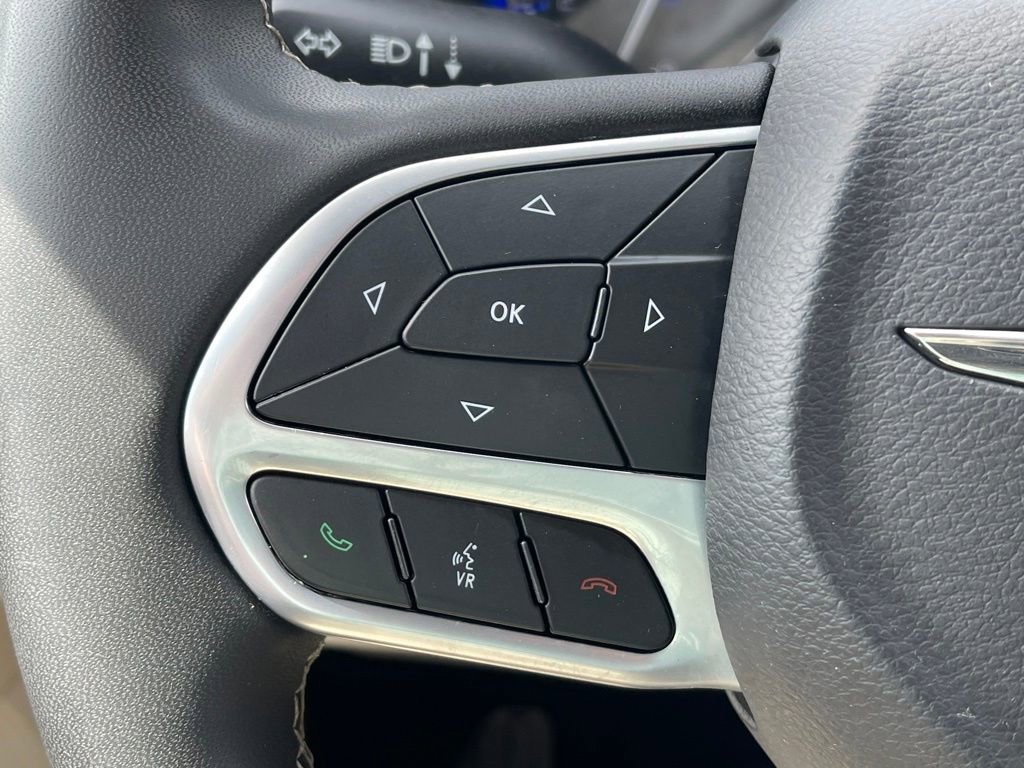 Used 2023 Chrysler Voyager LX image 8