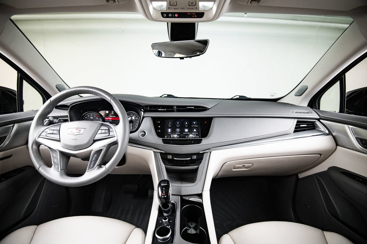 Used 2022 Cadillac XT5 Premium Luxury w/ Technology Package FWD image 24