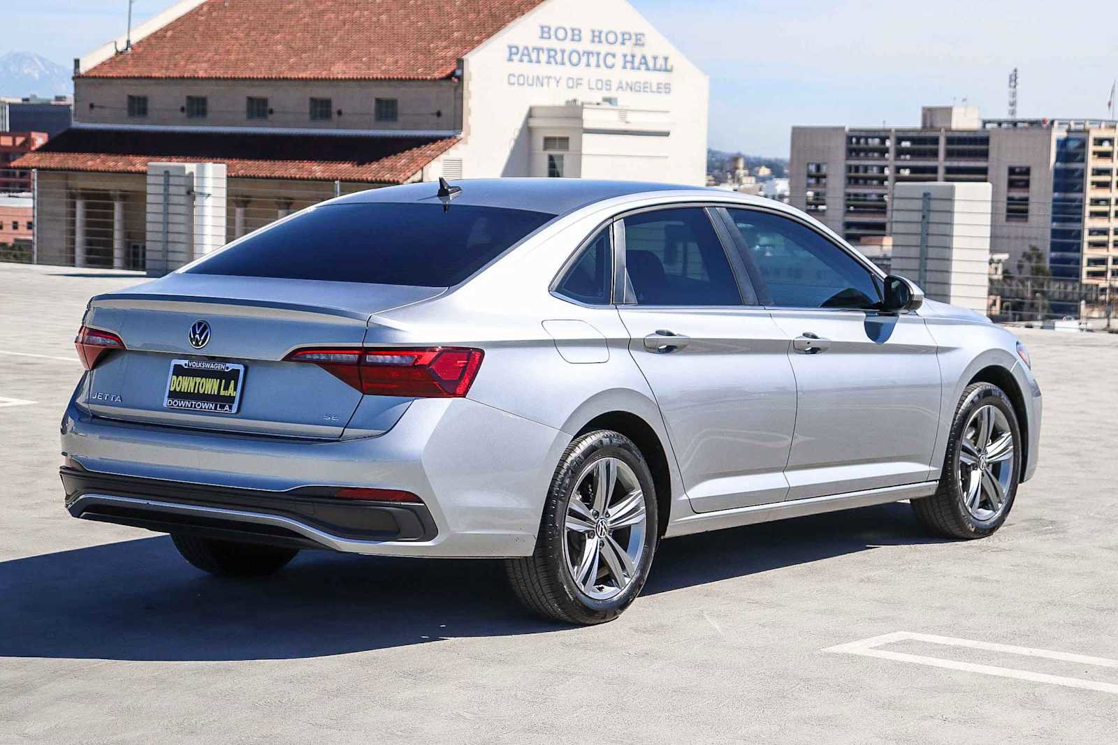 Certified 2022 Volkswagen Jetta SE image 4