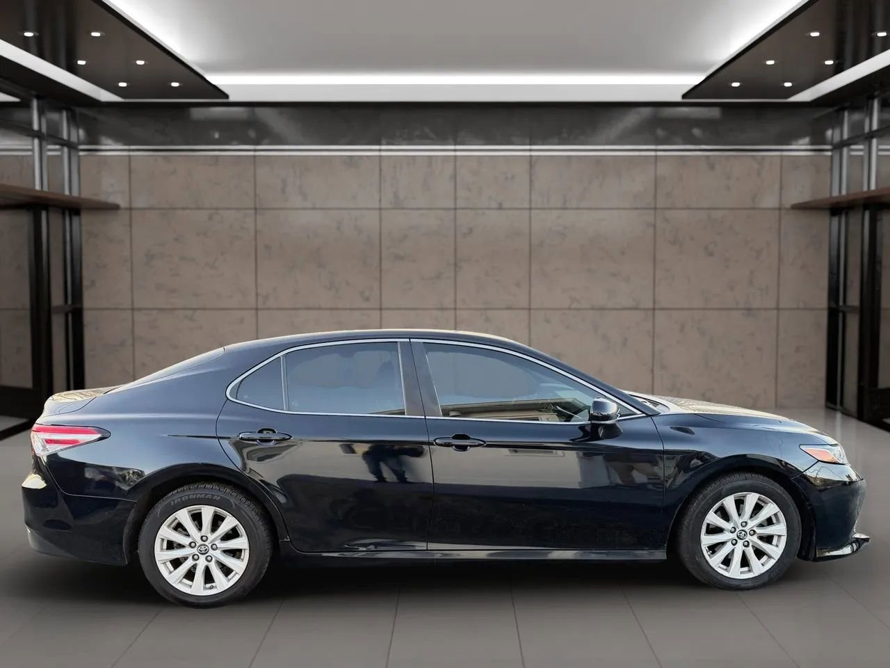 Used 2018 Toyota Camry LE FWD image 5