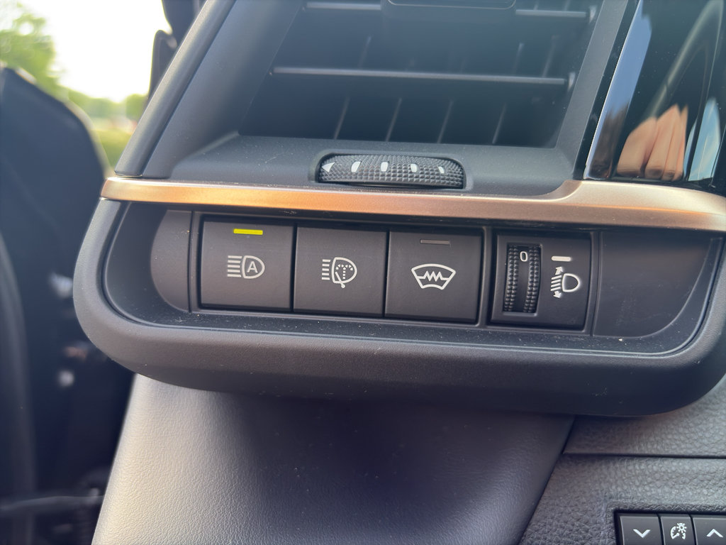 Certified 2025 Toyota Crown Signia AWD/4WD image 22