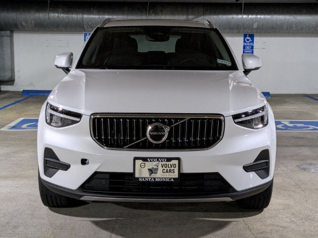 New 2025 Volvo XC40 B5 Core w/ Protection Package Premier AWD/4WD image 8