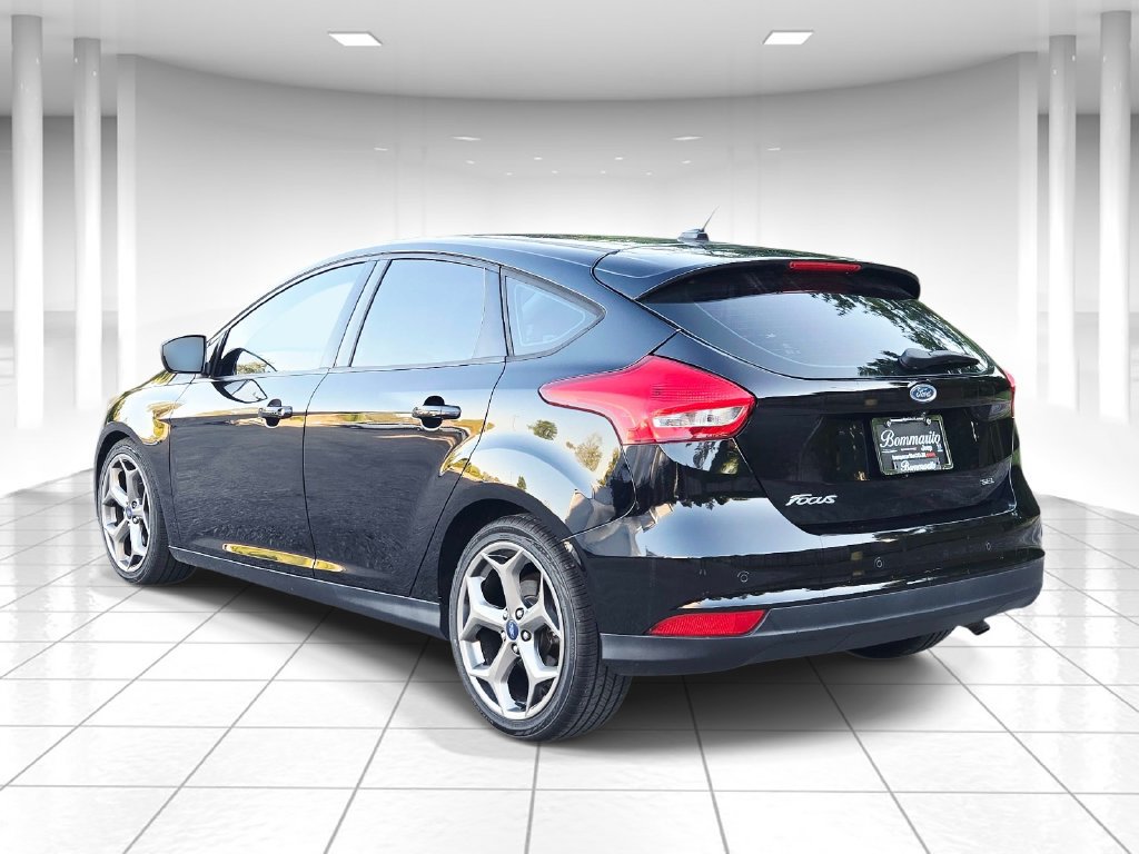 Used 2018 Ford Focus SEL w/ Cold Weather Package FWD image 5