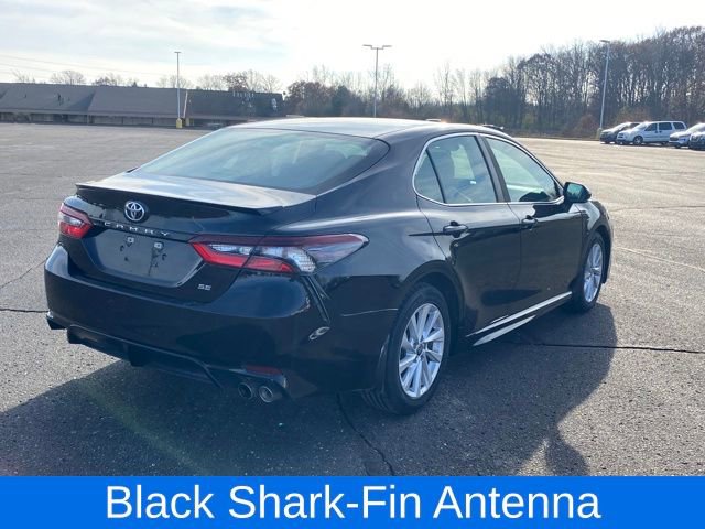 Used 2021 Toyota Camry SE image 3