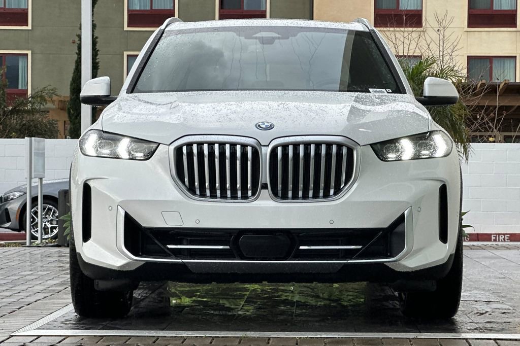 New 2026 BMW X5 xDrive50e w/ Climate Comfort Package AWD/4WD image 8