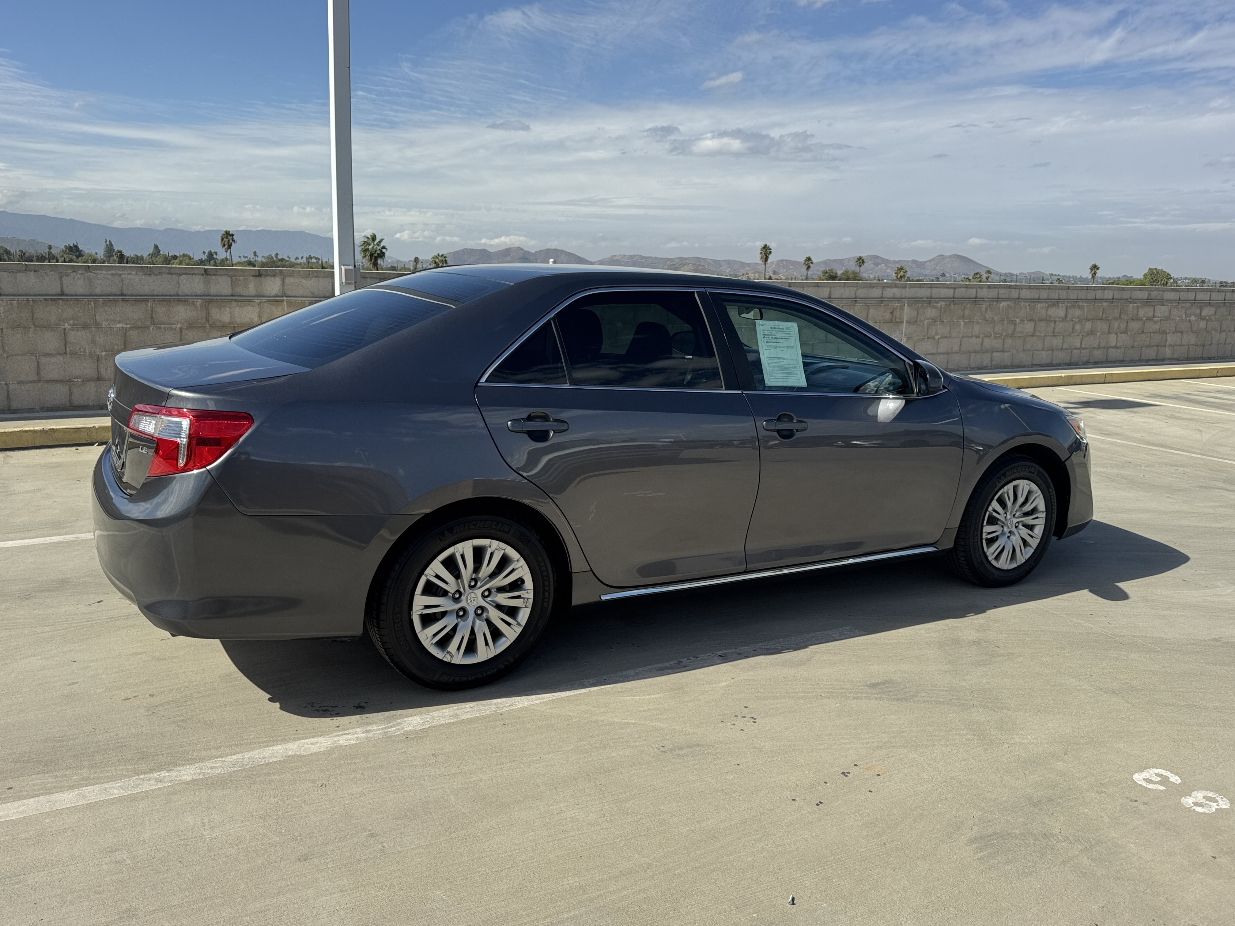 Used 2014 Toyota Camry LE FWD image 11