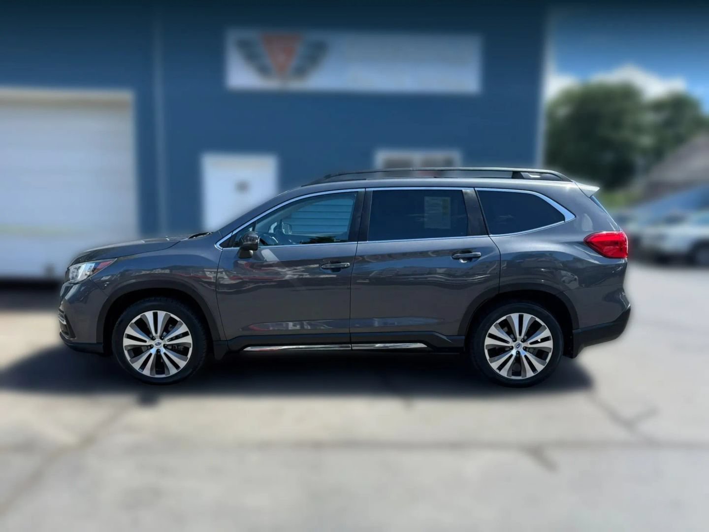 Used 2020 Subaru Ascent Limited w/ Technology Package AWD/4WD image 3