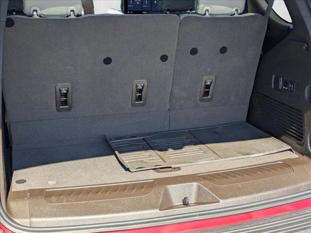 Used 2021 GMC Yukon SLT w/ SLT Premium Package image 6