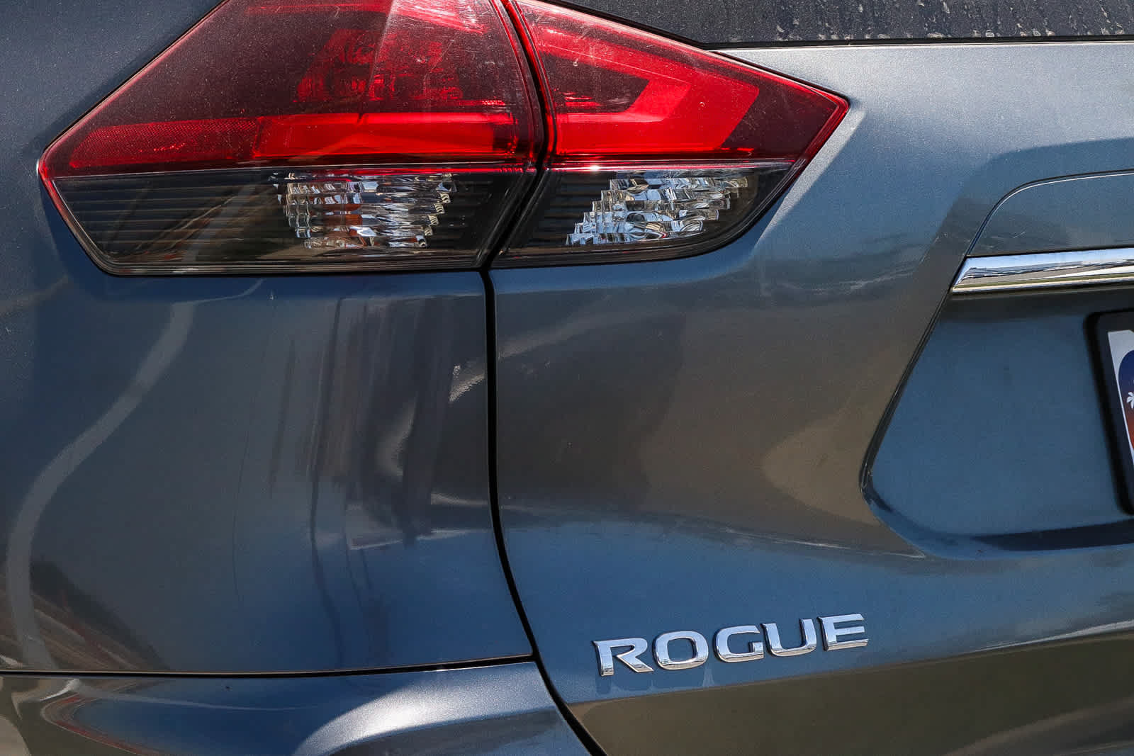 Used 2020 Nissan Rogue SV FWD image 7