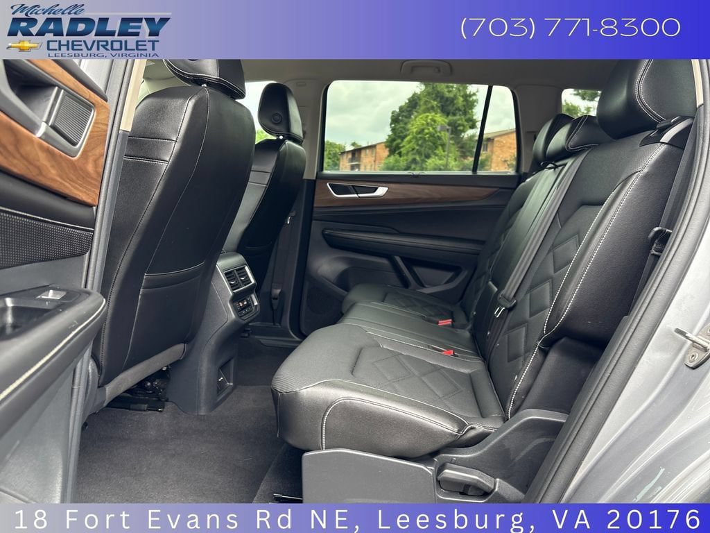 Used 2025 Volkswagen Atlas SE AWD/4WD image 23