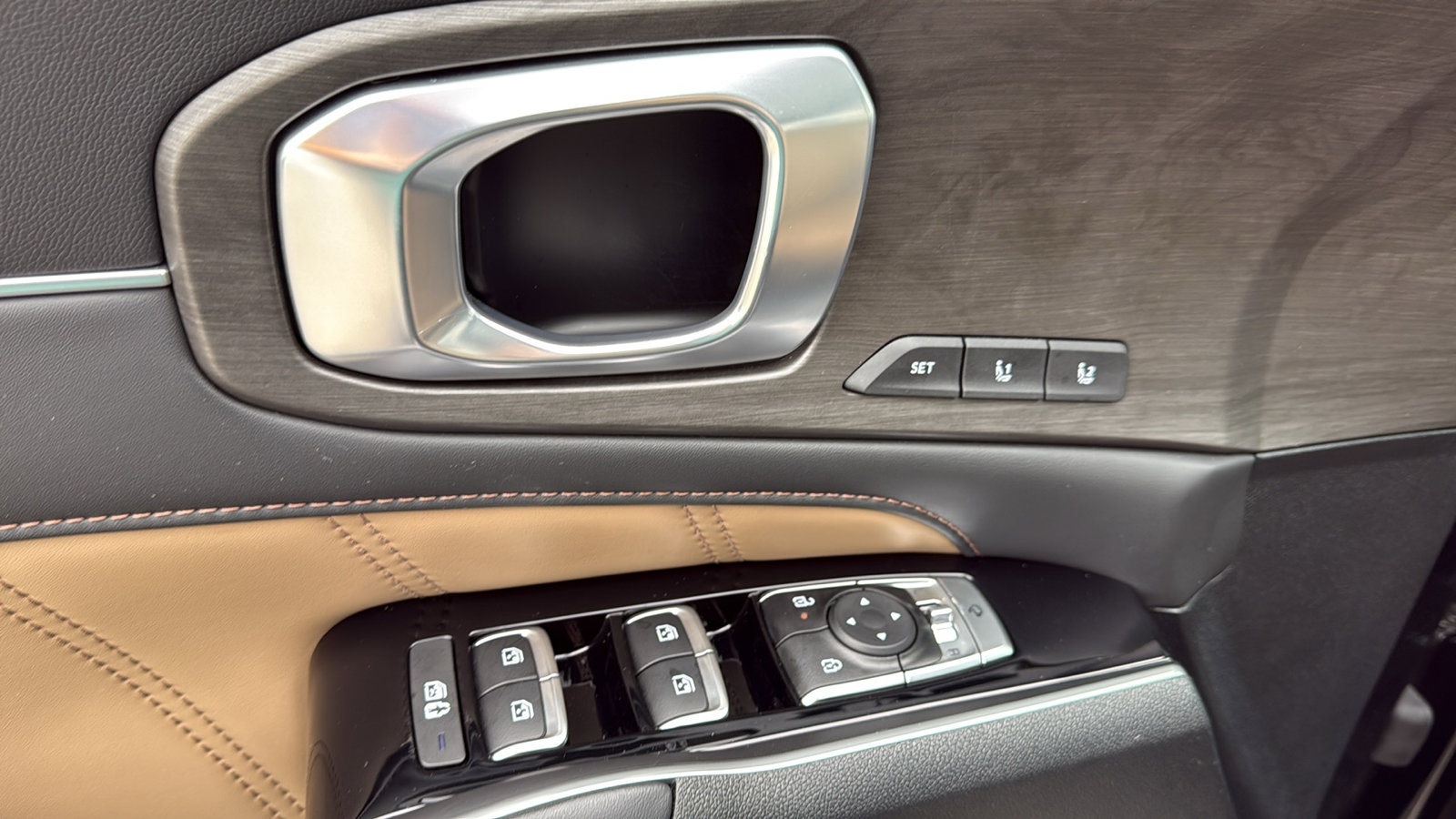 Used 2024 Kia Sorento SX Prestige w/ Olive Brown Leather Package image 11