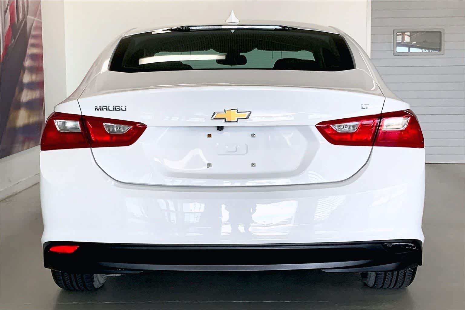 Used 2017 Chevrolet Malibu LT FWD image 5